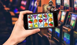 Người chơi trải nghiệm slot nổ hũ trên điện thoại tại xsdp